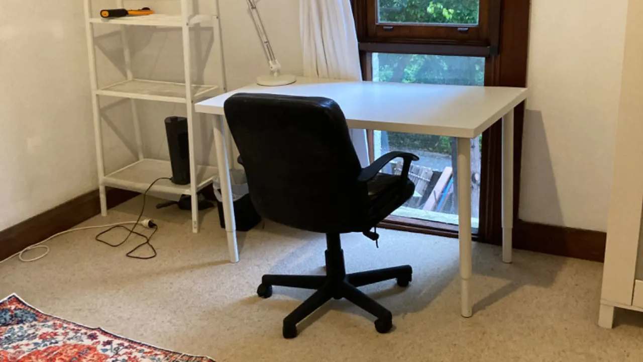 Furnished room in a share house