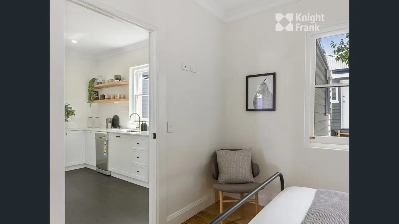 Room in a share house