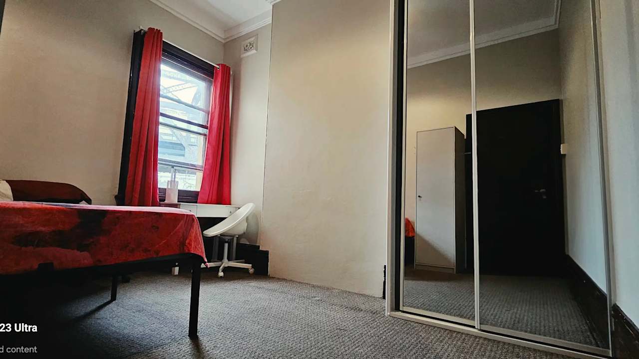 Room in a share house