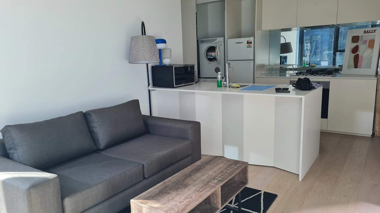 Furnished room with ensuite in a flatshare