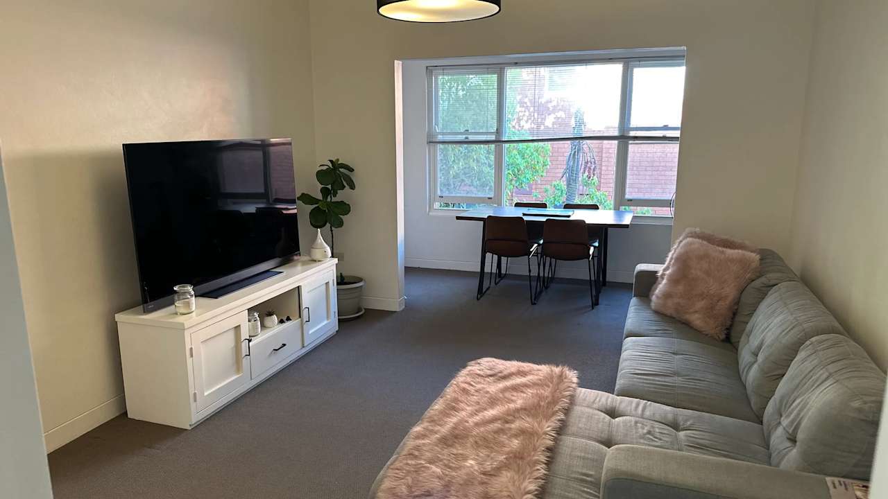 Furnished room in a flatshare