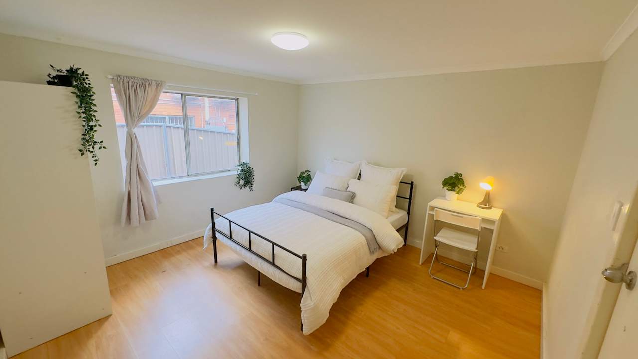 Furnished room in a flatshare