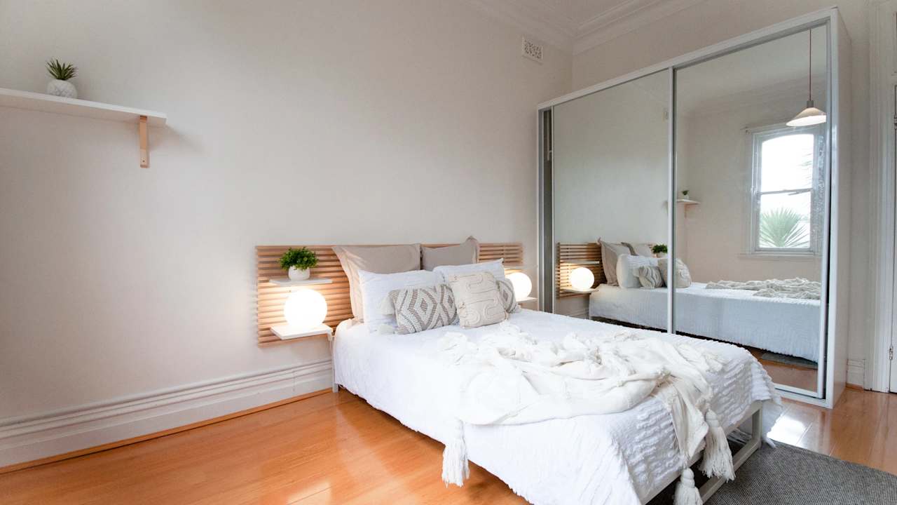 Furnished room in a share house