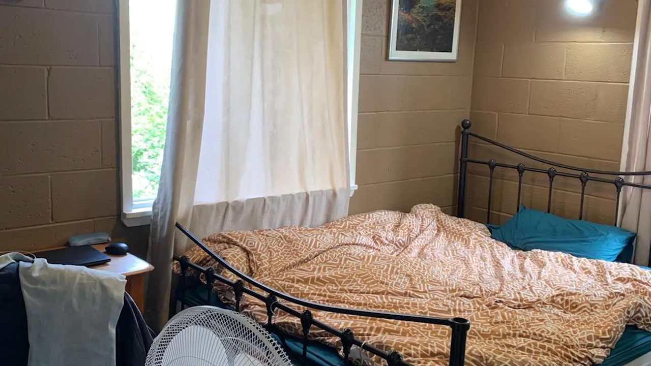 Furnished room in a share house