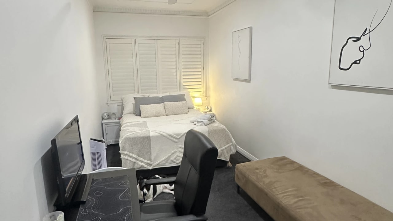 Furnished room in a flatshare