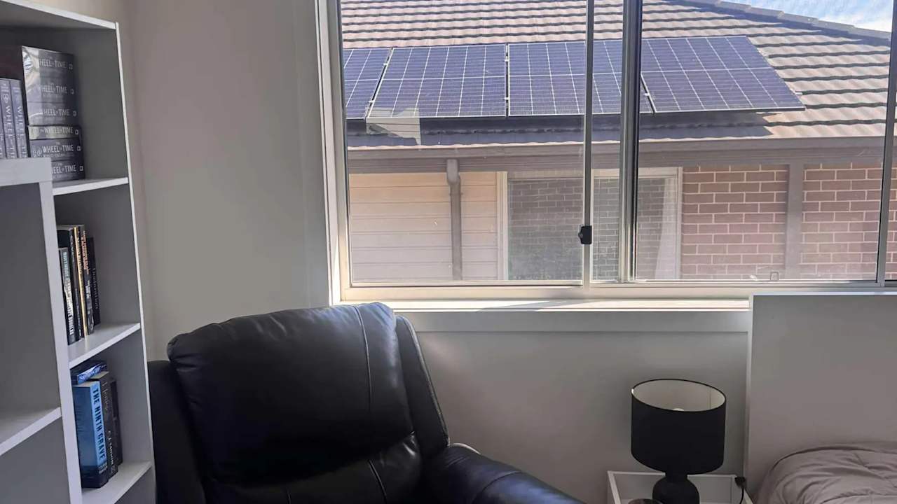 Furnished room in a share house