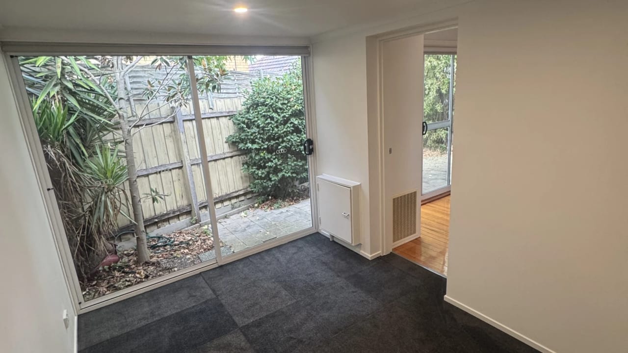 Unfurnished room in a flatshare