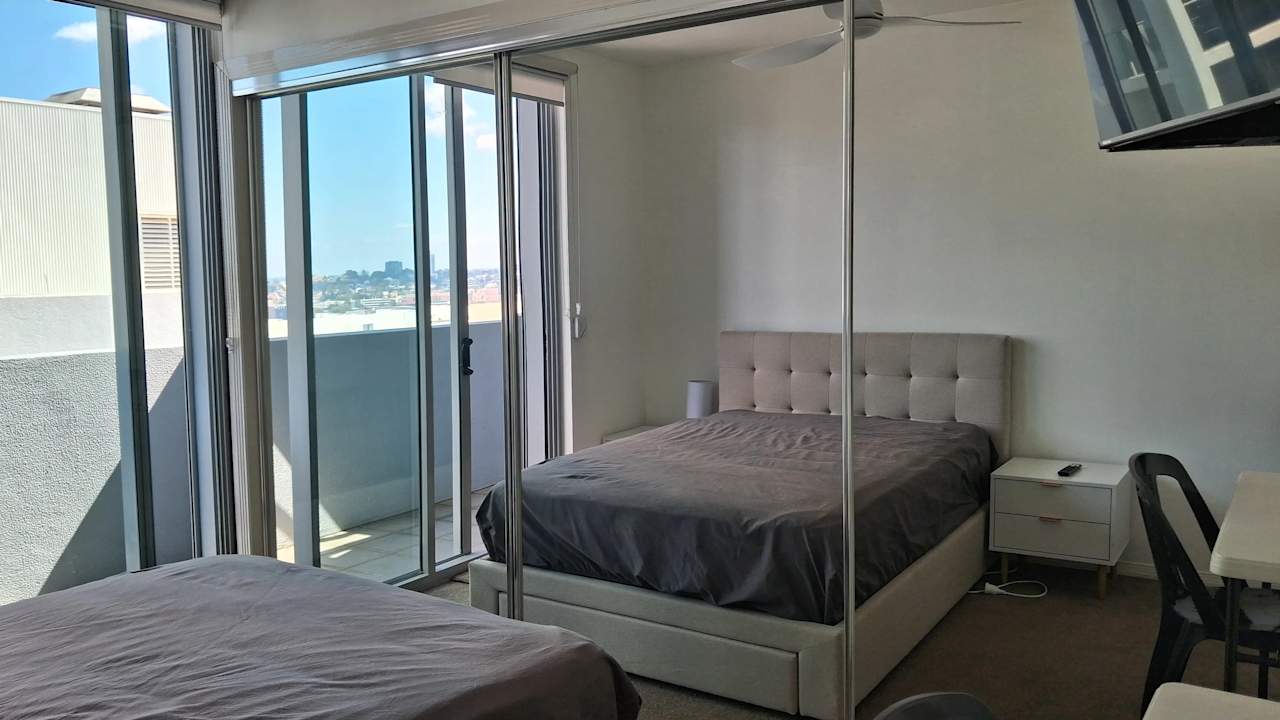 Furnished room in a flatshare