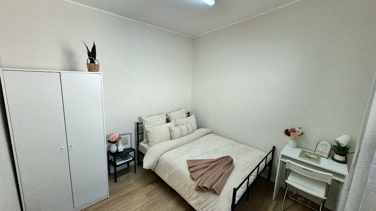 Furnished room in a flatshare