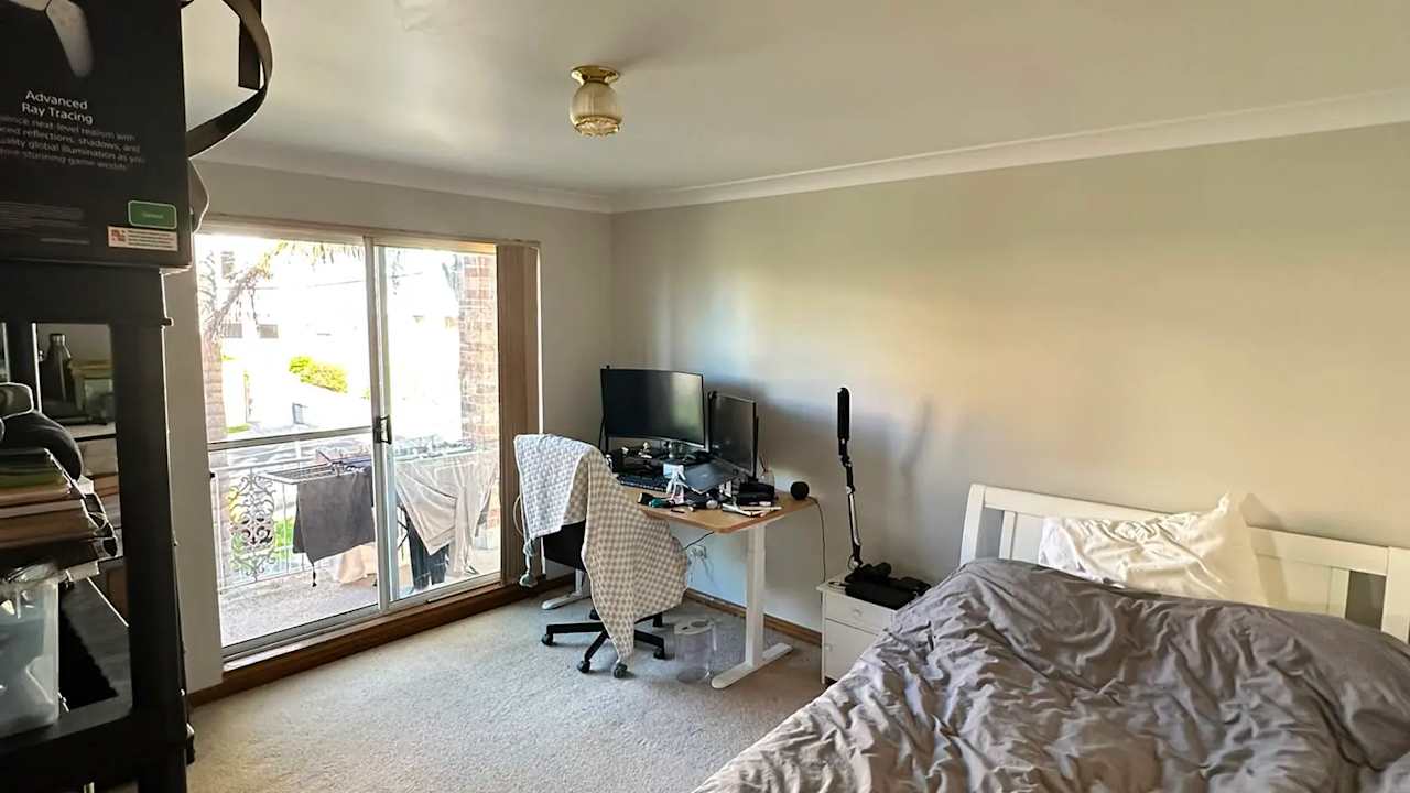 Furnished room in a share house