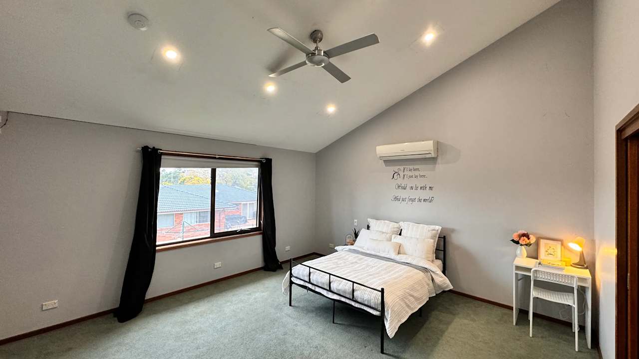 Furnished room with ensuite in a flatshare