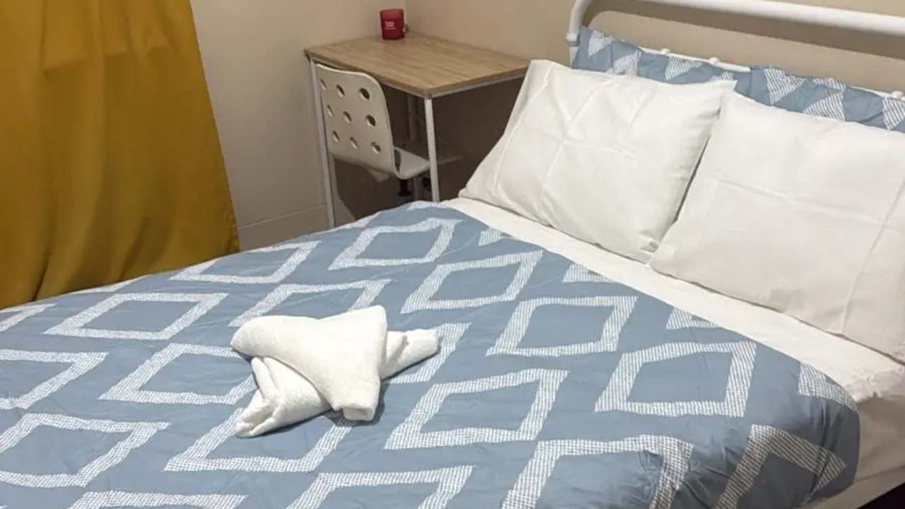 Furnished room in a share house