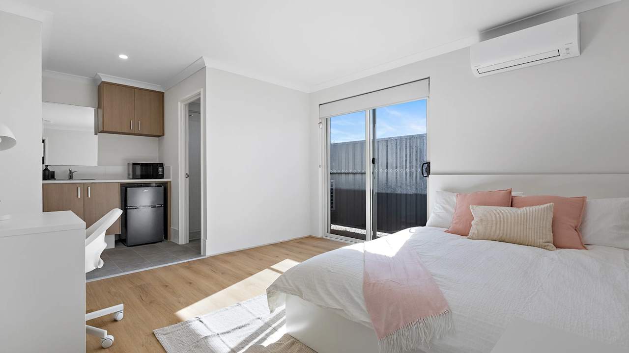 Furnished room with own bathroom