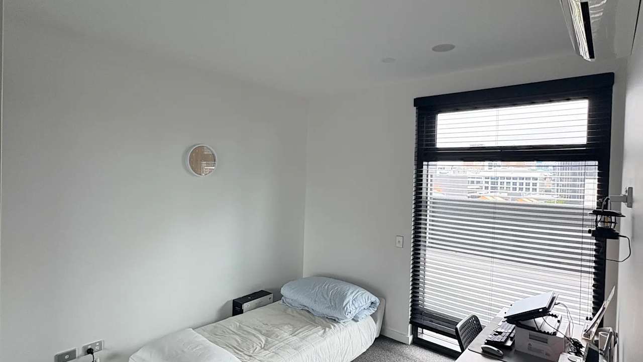 Room in a share house