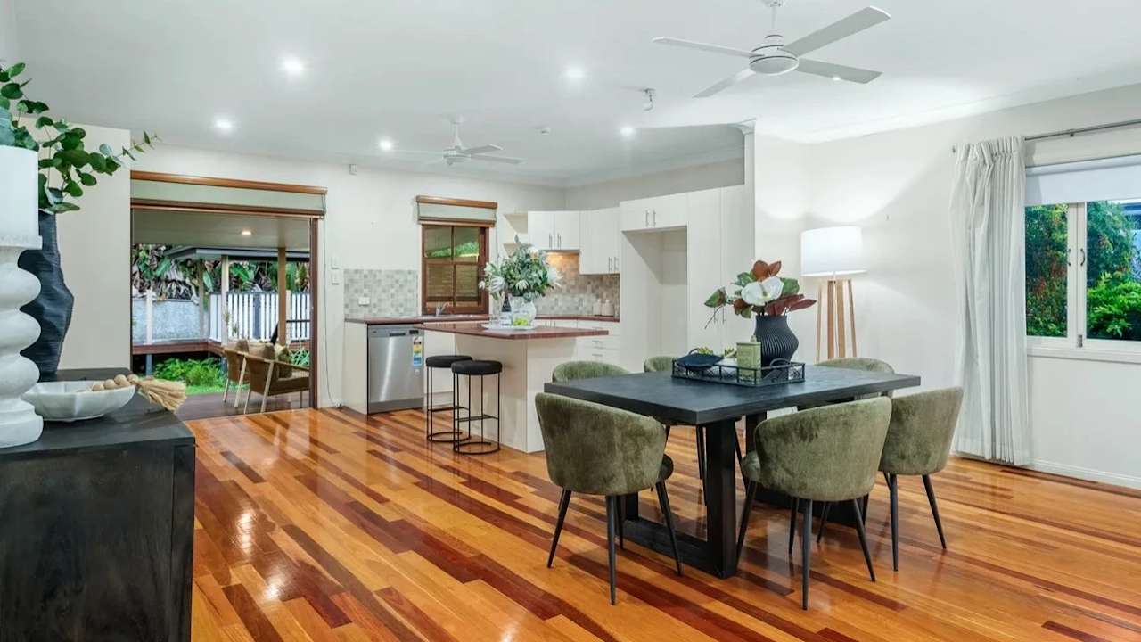 Furnished room in a share house
