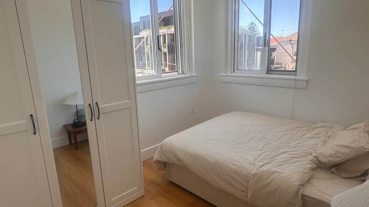Furnished room in a share house