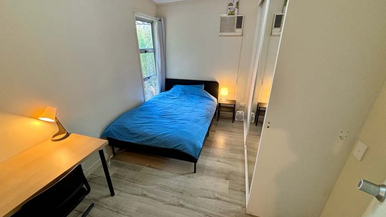 Room in a share house
