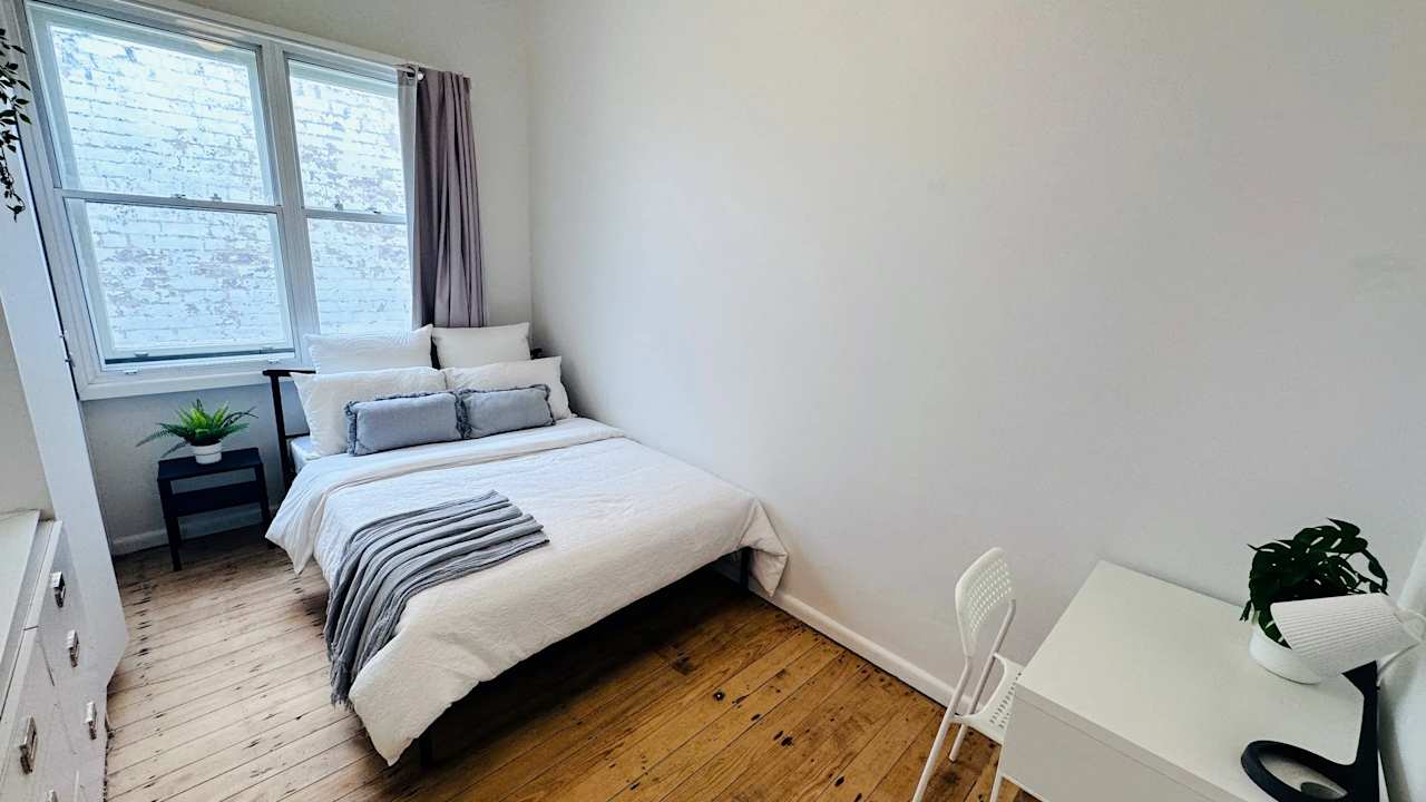 Furnished room in a flatshare