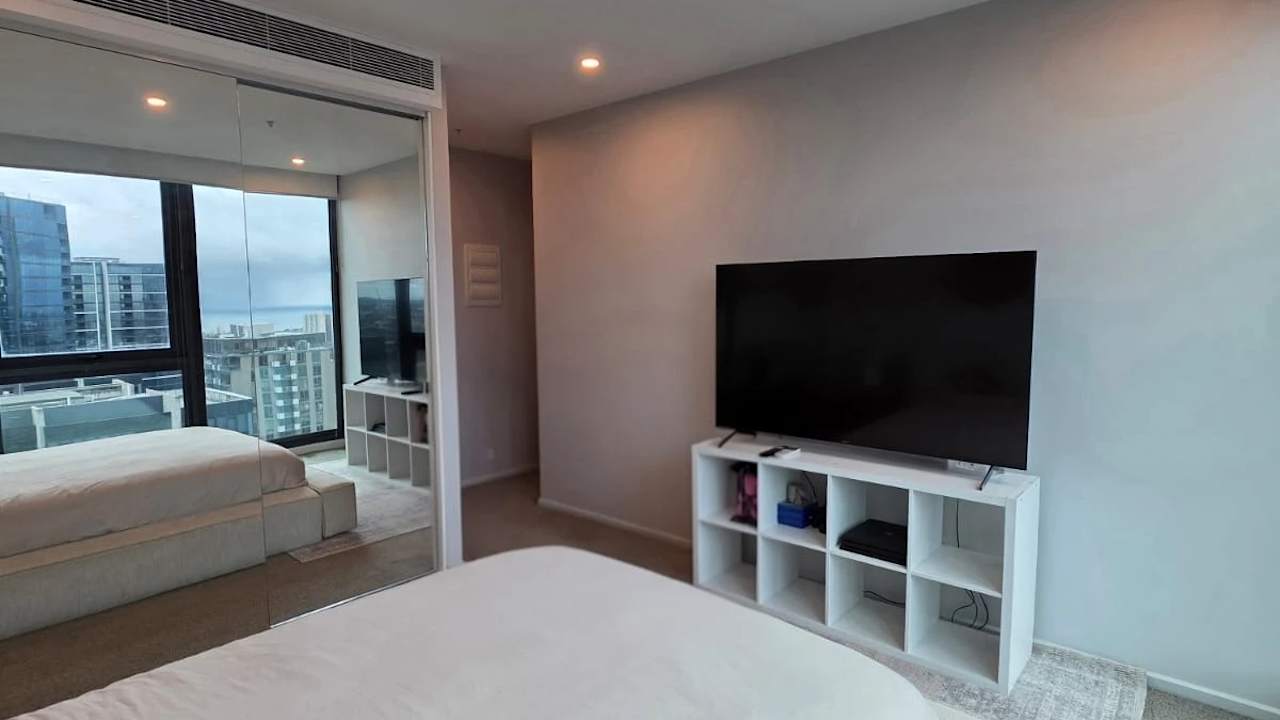 Furnished room with ensuite in a flatshare