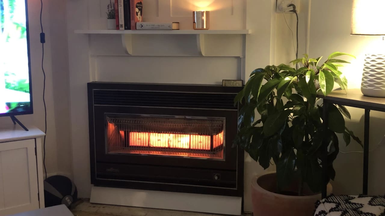 Whole property with 1 room for rent