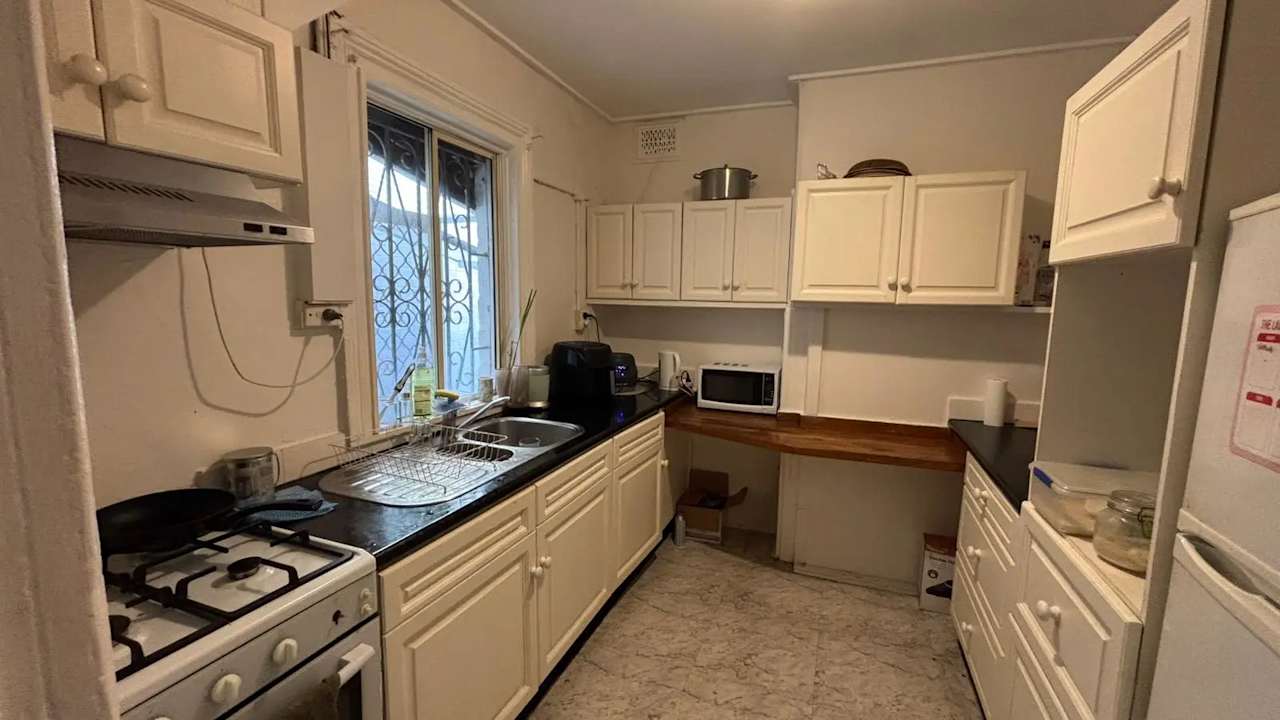 Furnished room in a share house