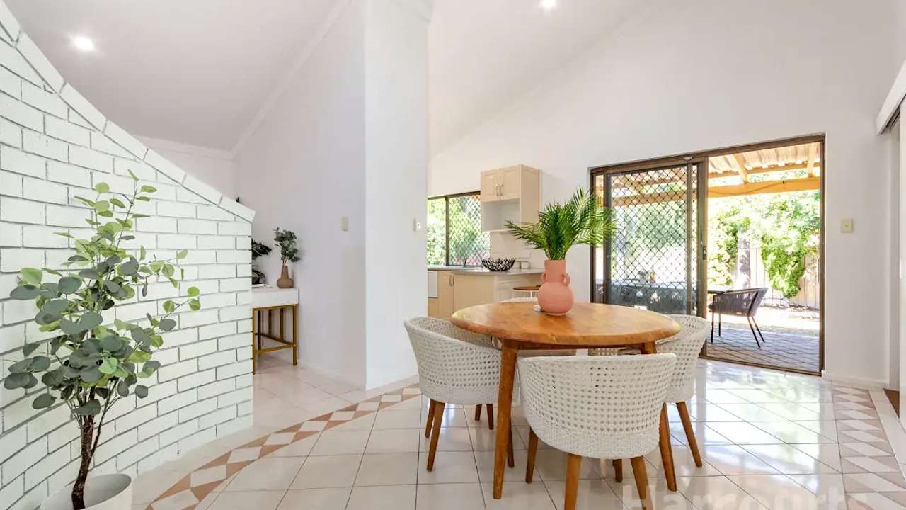 Whole property with 3 rooms for rent