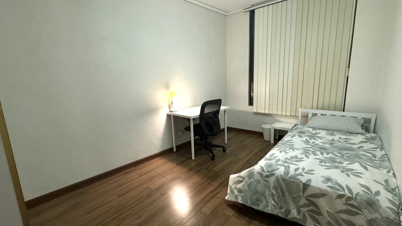Furnished room in a flatshare