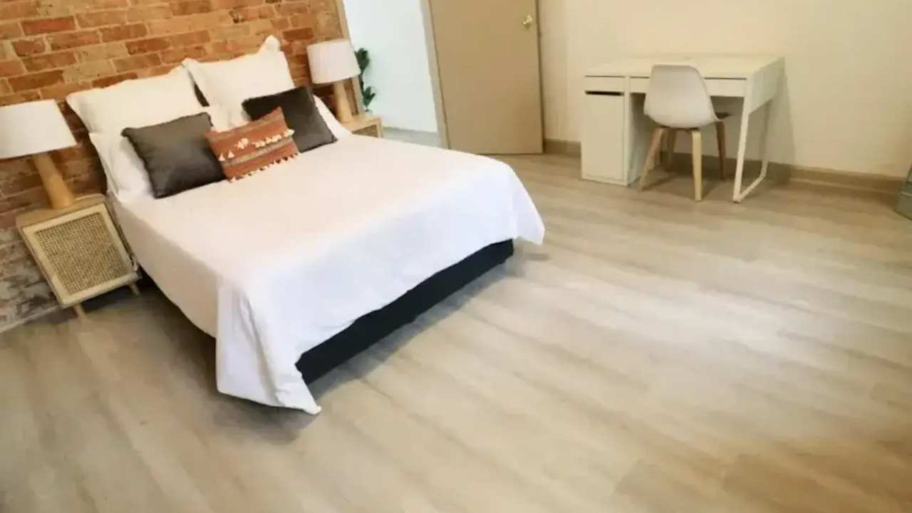 Room in a share house