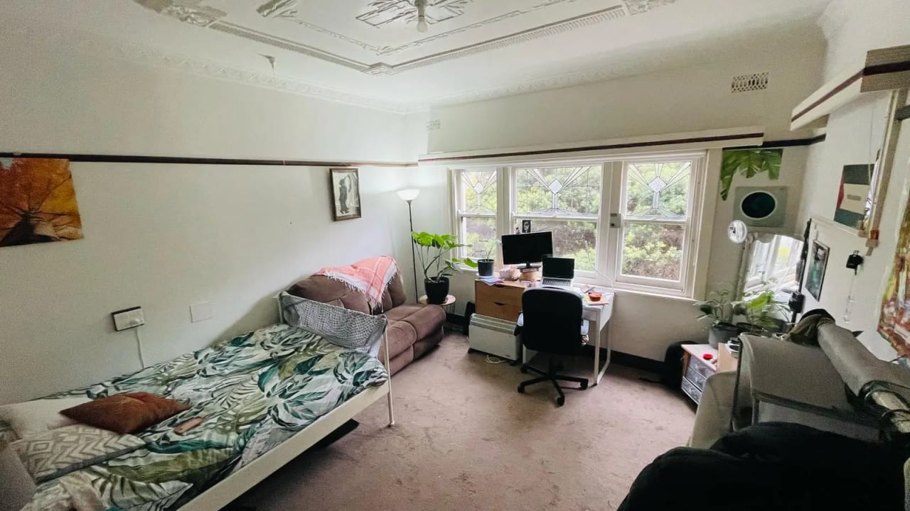 Room in a share house