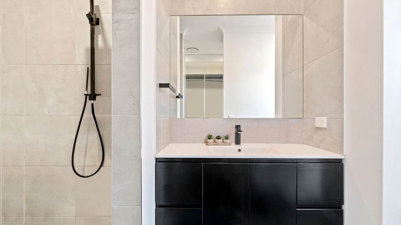 Unfurnished room with own bathroom