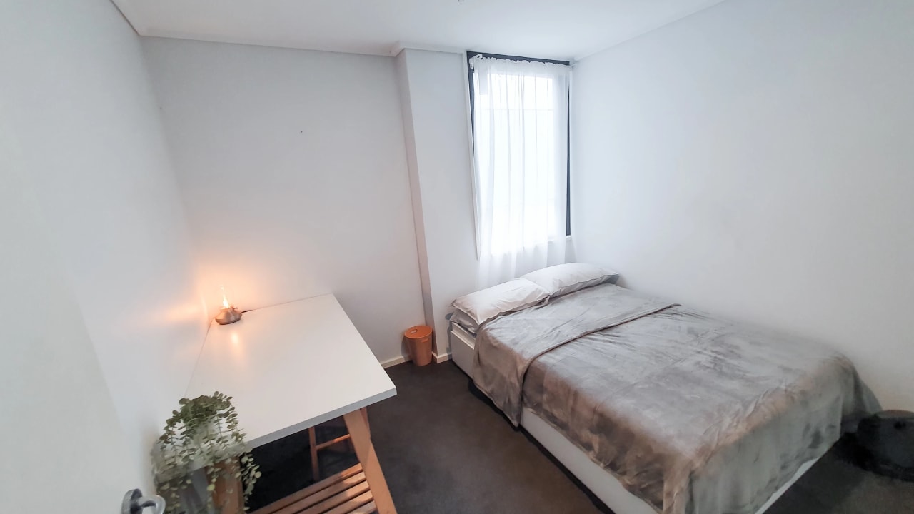 Furnished room in a flatshare