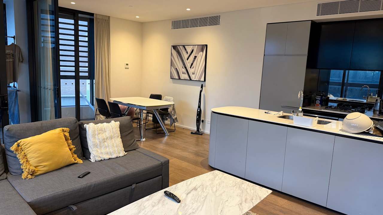 Furnished room with ensuite in a flatshare