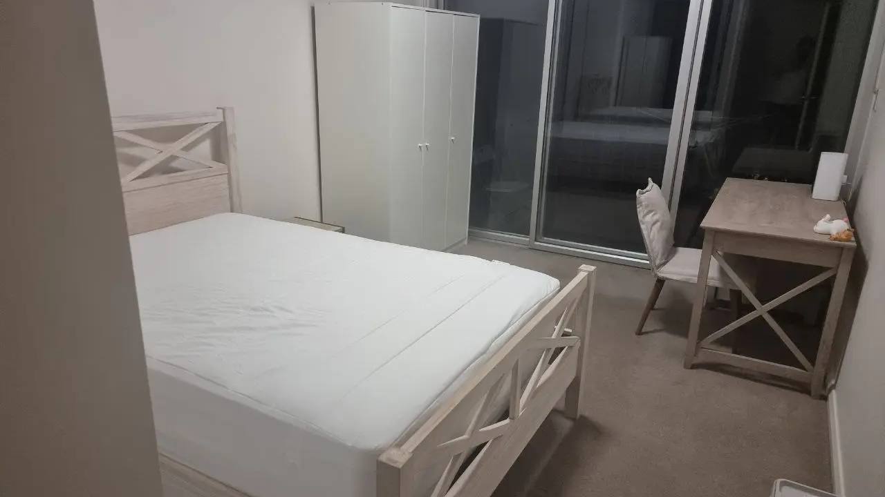 Furnished room with ensuite in a flatshare