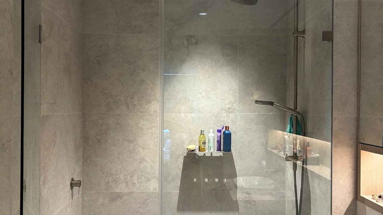 Furnished room with own bathroom