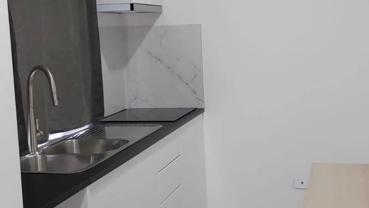 Unfurnished room studio flat for rent