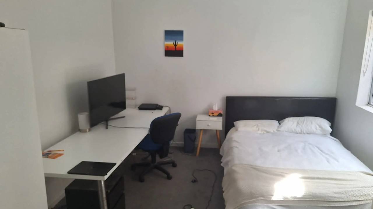 Room in a share house