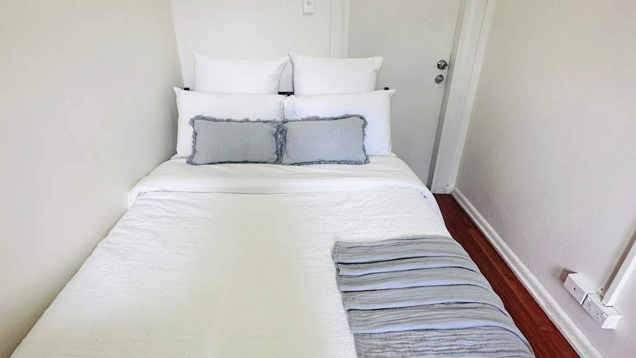 Furnished room in a flatshare