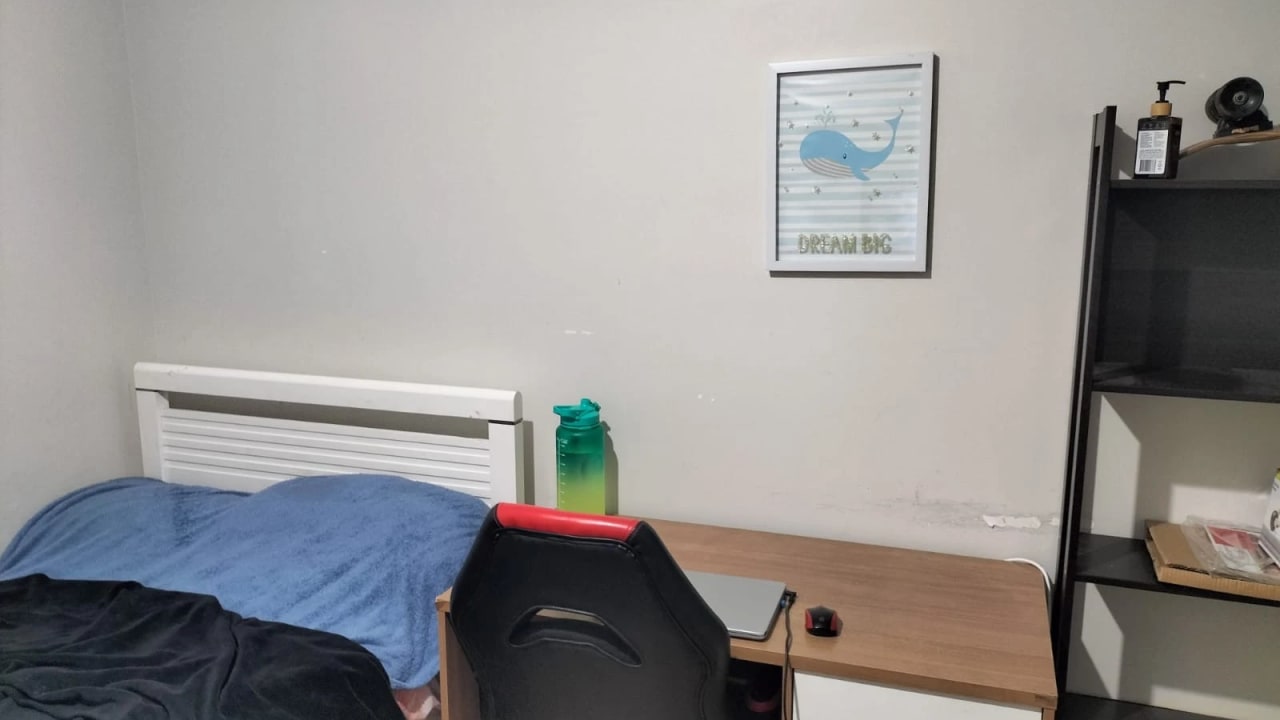 Furnished room in a share house