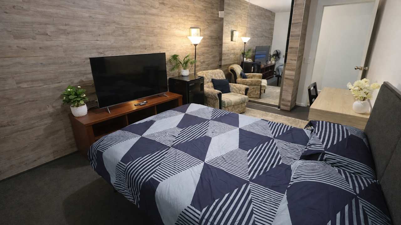 Furnished room in a flatshare