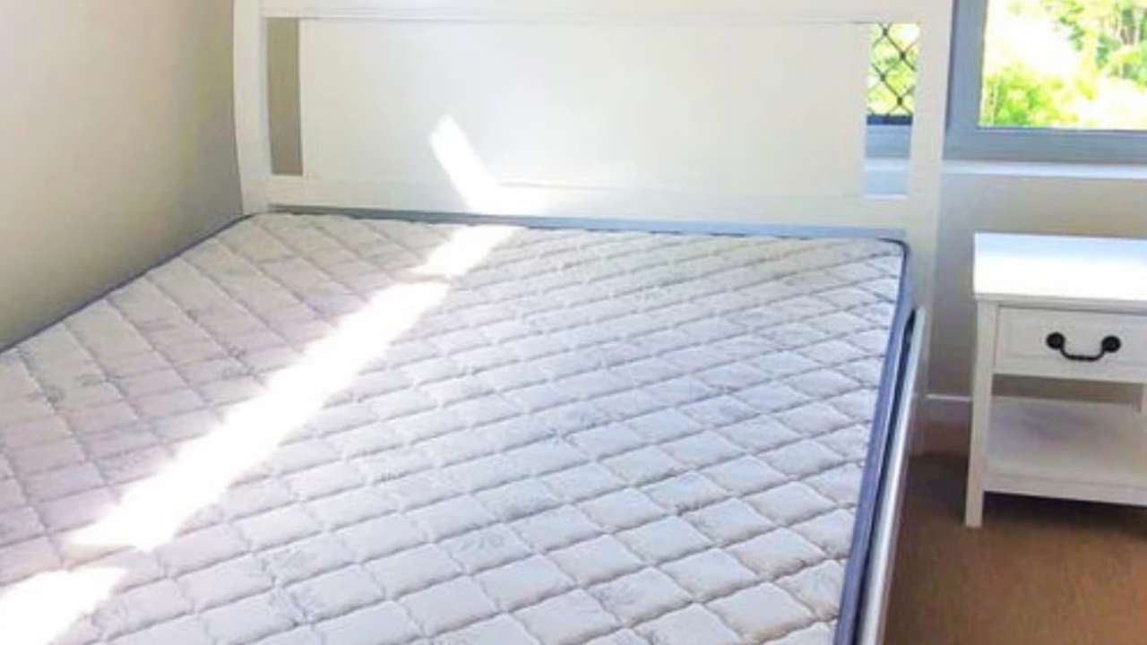 Furnished room with ensuite in a flatshare
