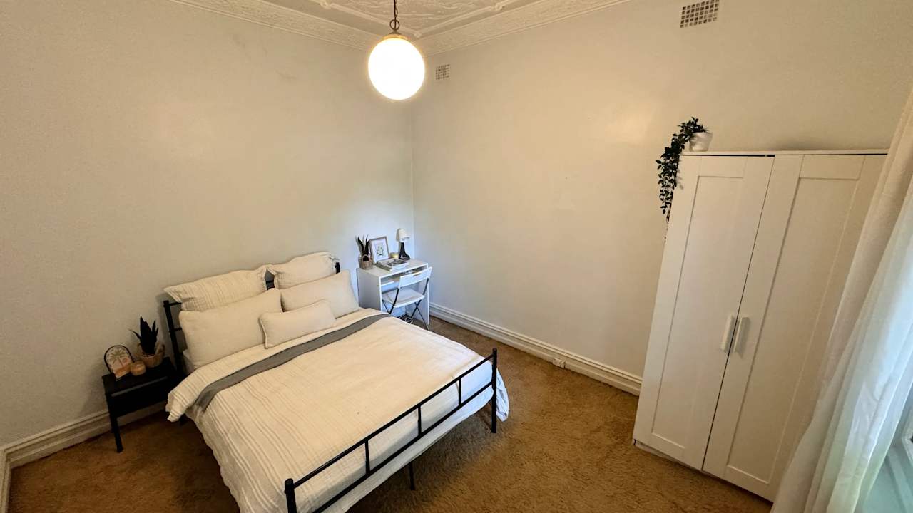 Furnished room in a flatshare