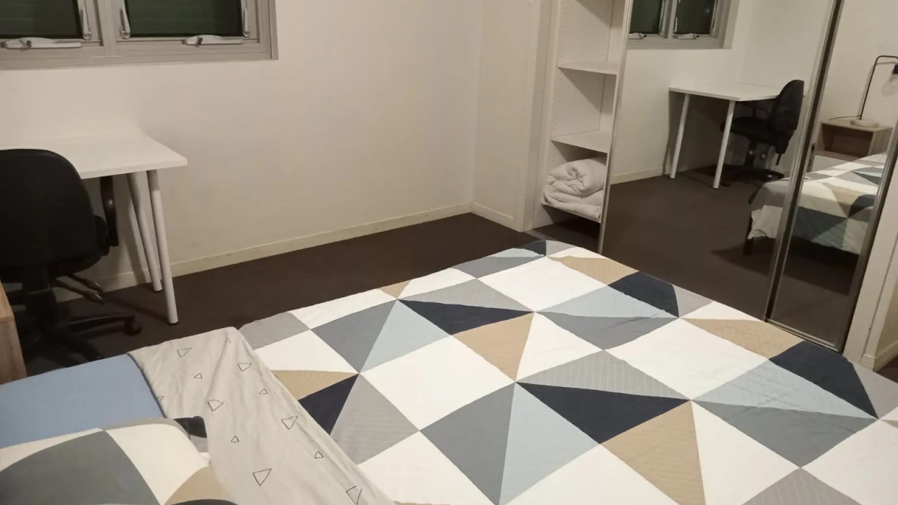 Furnished room in a flatshare