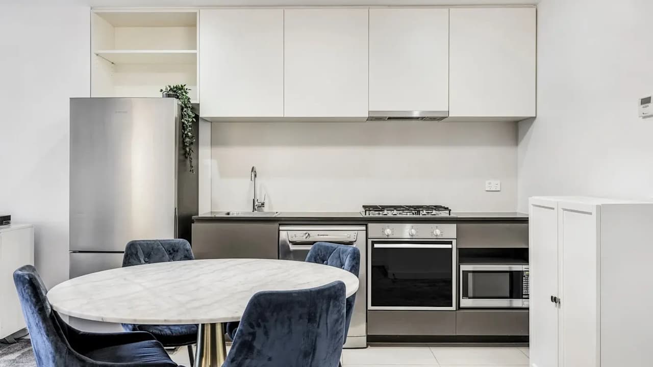 Furnished room with ensuite in a flatshare