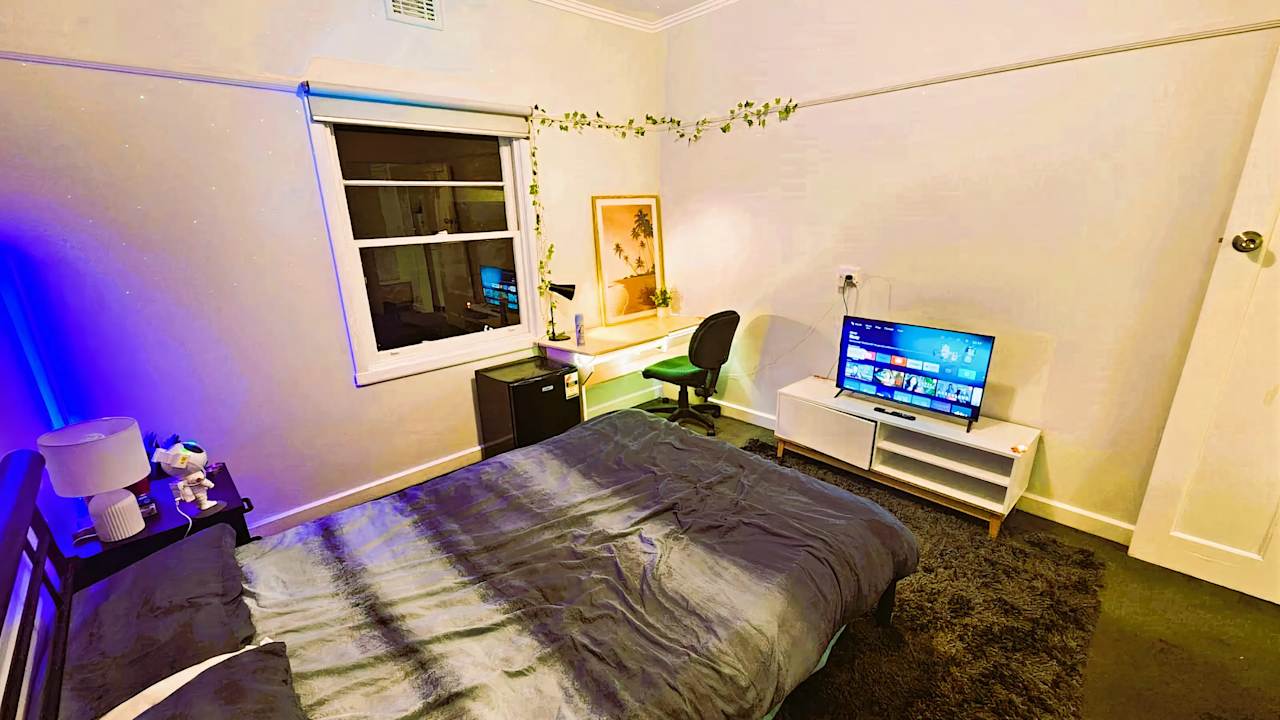 Furnished room in a flatshare