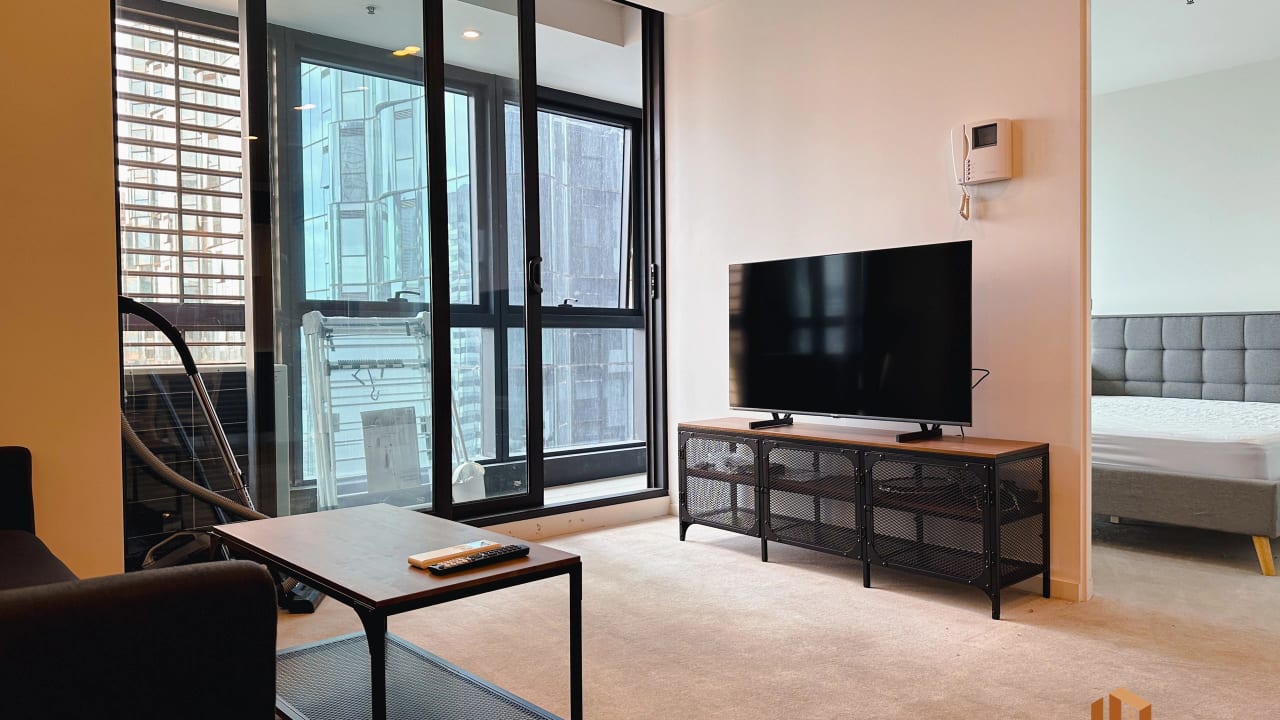 Furnished room with ensuite in a flatshare