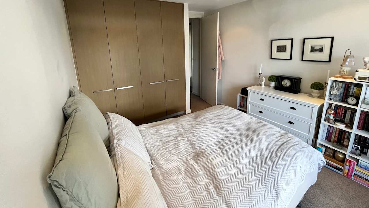 Furnished room in a flatshare