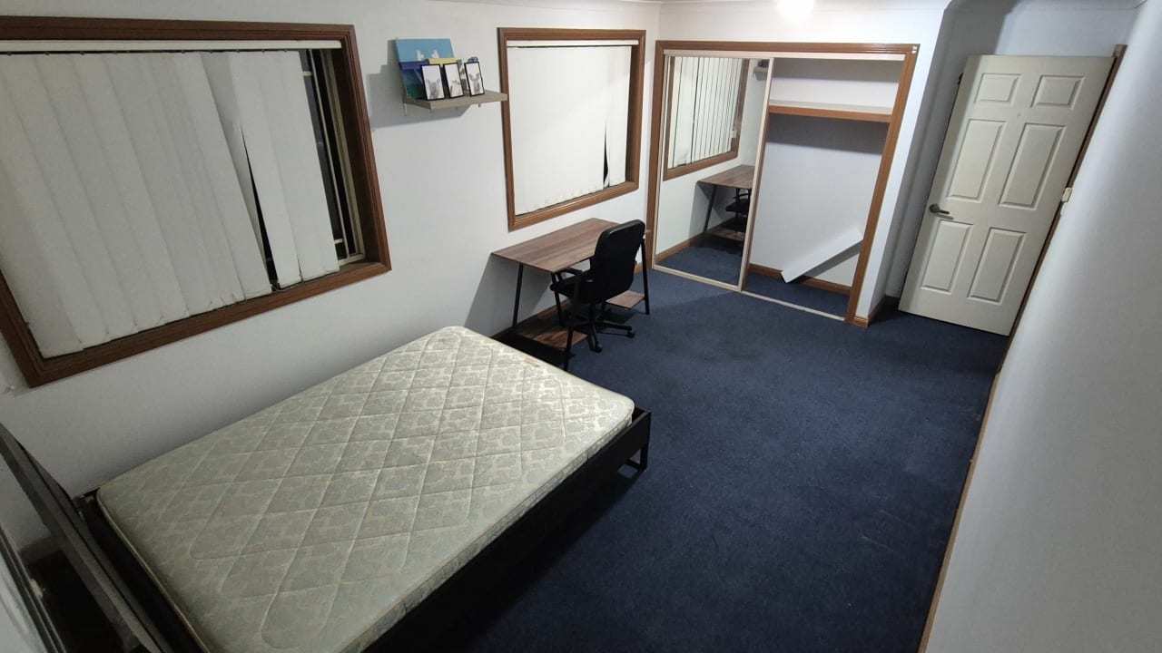 Room in a share house