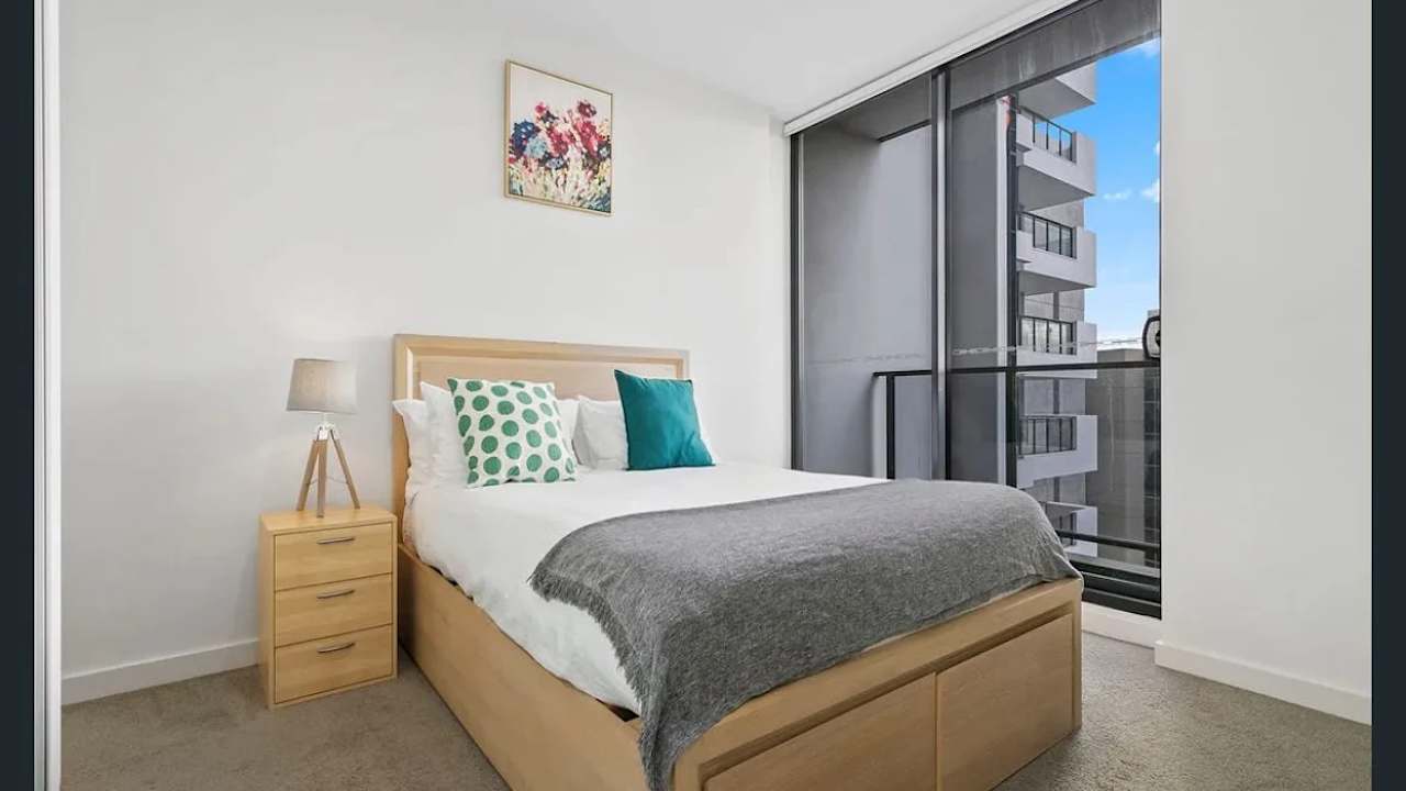 Furnished room with ensuite in a flatshare