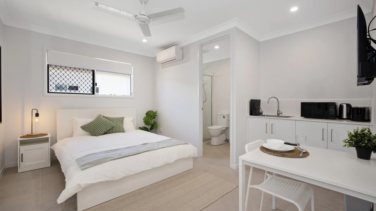 Furnished room with own bathroom