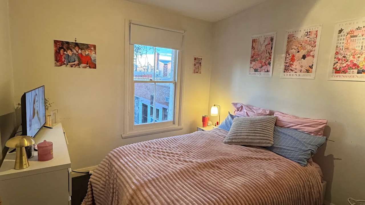 Room in a share house